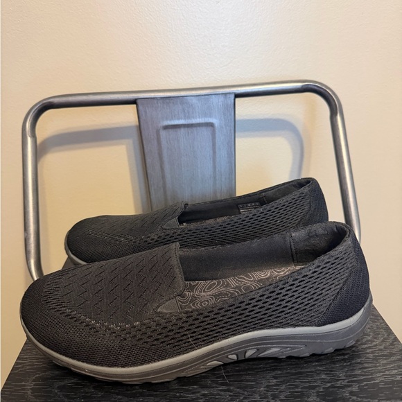 Skechers Relaxed Fit Black Memory Foam Slip On Shoes Size 9 - Picture 8 of 11